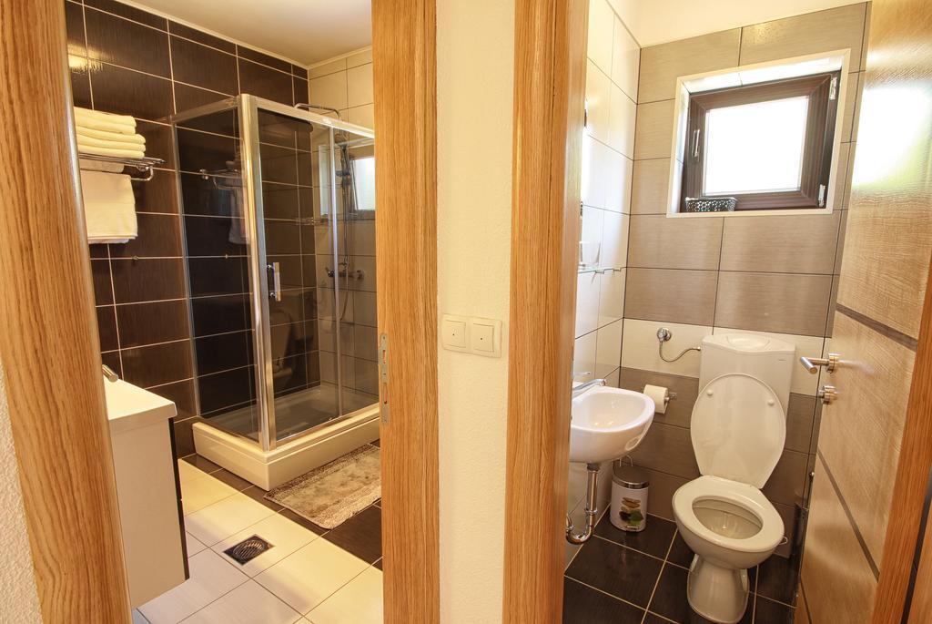 Countryside Apartment Rakovica Buitenkant foto