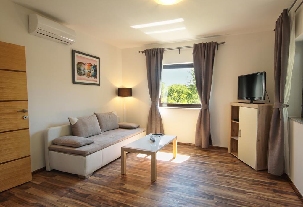 Countryside Apartment Rakovica Buitenkant foto
