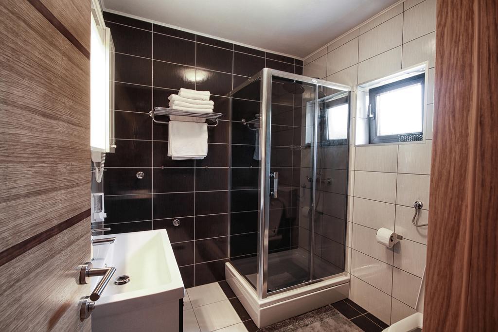 Countryside Apartment Rakovica Buitenkant foto