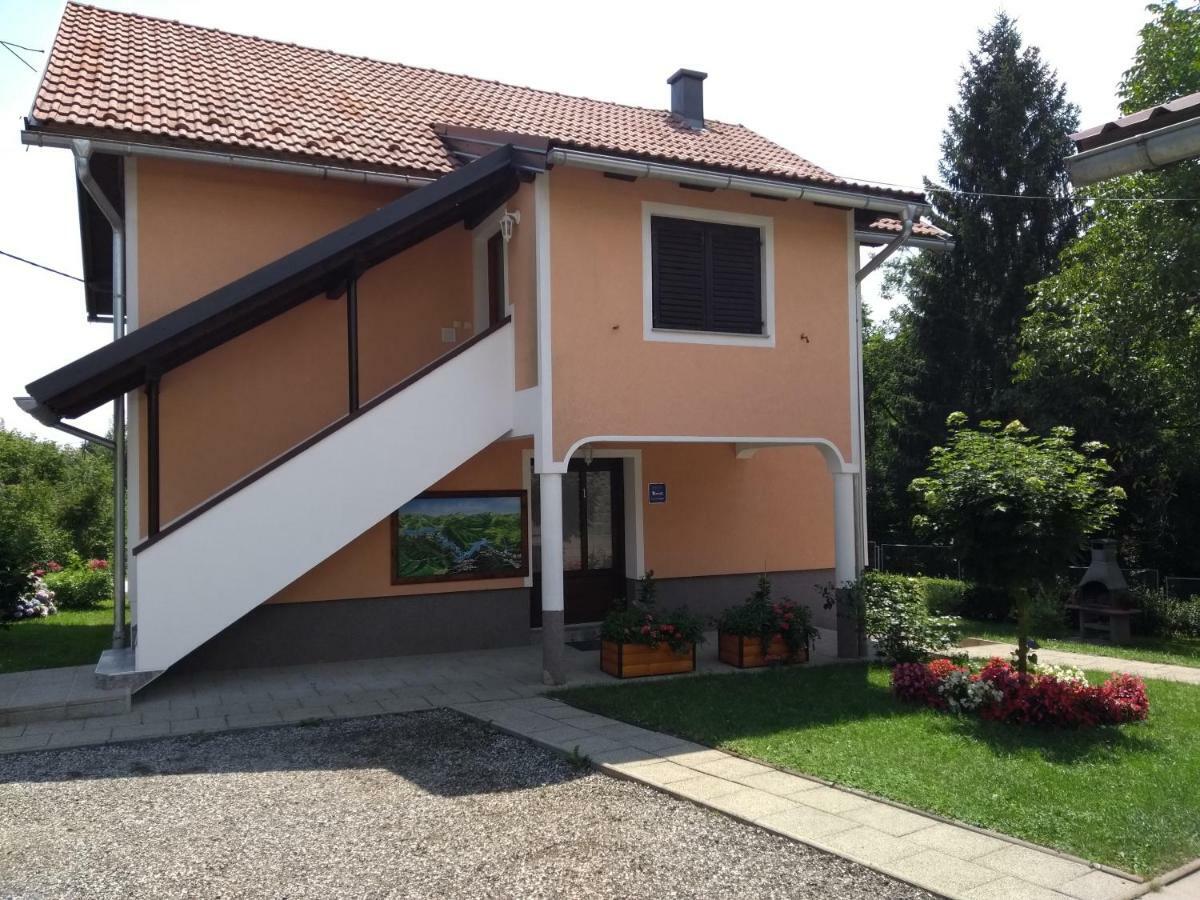 Countryside Apartment Rakovica Buitenkant foto